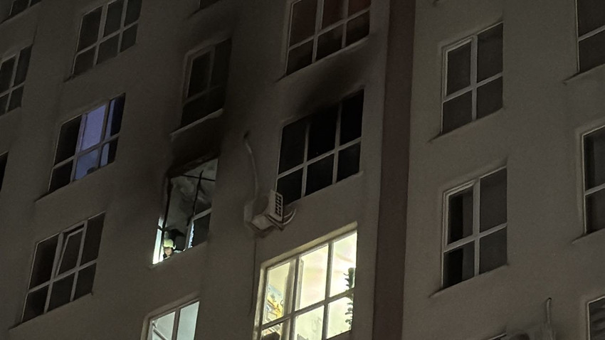 İstanbul'da 11 katlı binada yangın çıktı, bir kadın panikten 8'inci kattan aşağı atladı - Resim: 2