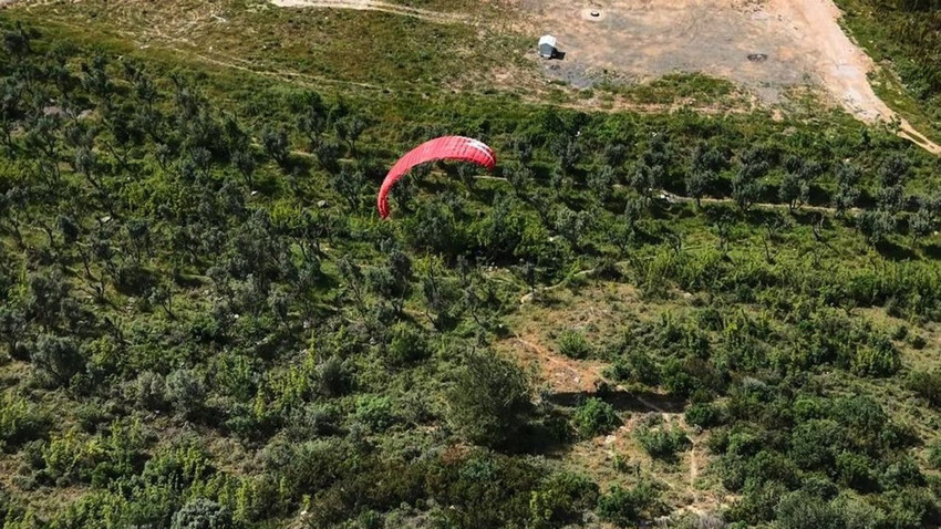 Arkadaşlarıyla kafede çay içip, evine paraşütle gitti - Resim: 4