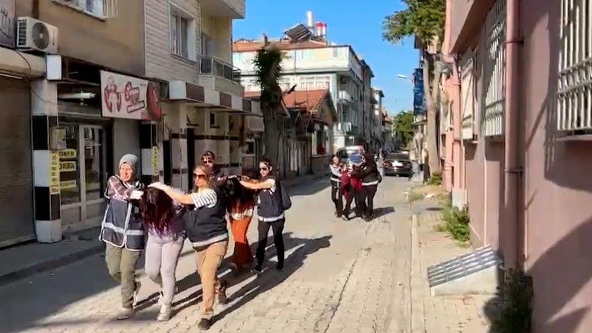 10 masaj salonuna fuhuş operasyonu: 74 kadın kurtarıldı - Resim: 3