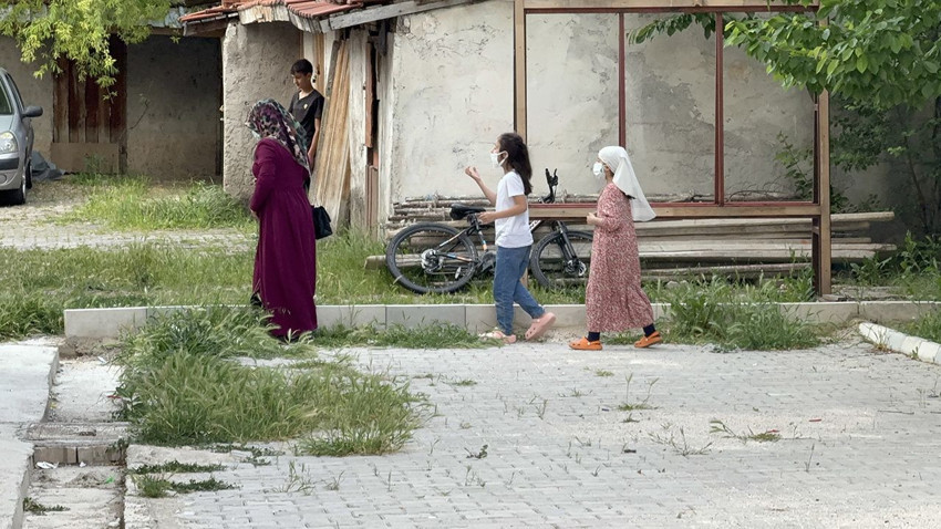 Fareyi kovmak isterken, komşularını hastanelik ettiler - Resim: 2