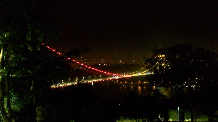 İstanbul'da köprüler şampiyon Galatasaray’ın renkleriyle ışıklandırıldı - Resim: 2
