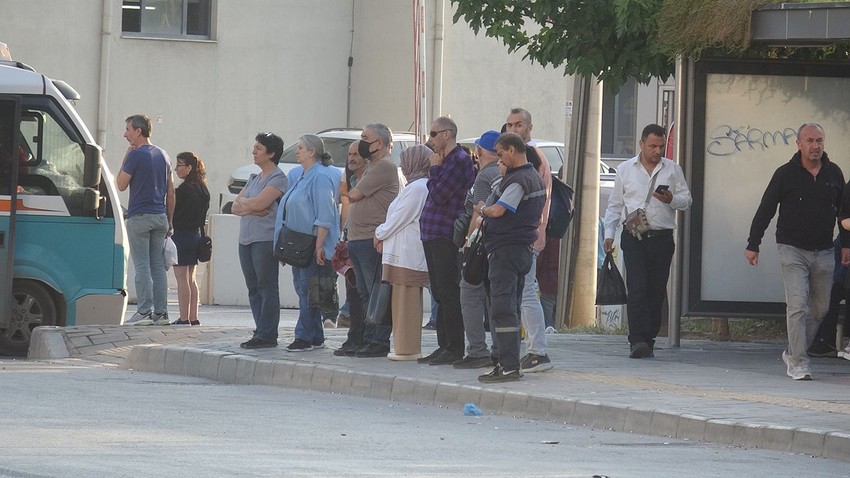 İzmir'de binlerce işçi greve çıktı; onbinlerce vatandaş yolda kaldı - Resim: 4