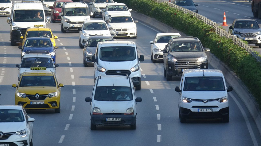 İzmir'de grevde 2. gün: Vatandaş yolda kaldı, kuyrukların sonu gözükmedi - Resim: 2