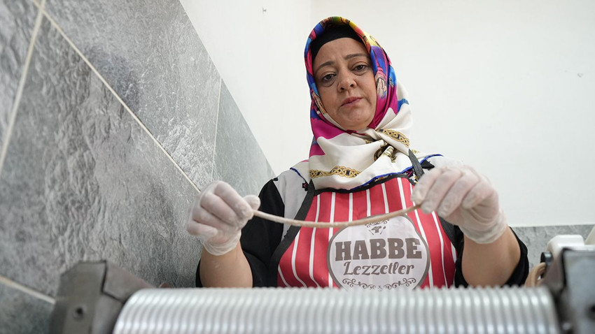 Depremzede ev hanımı, azmi ve kararlığıyla kendi işinin patron oldu - Resim: 1