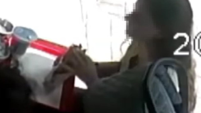 Pes dedirten olay! Kopardığı saçı tostun arasına koydu - Resim: 4