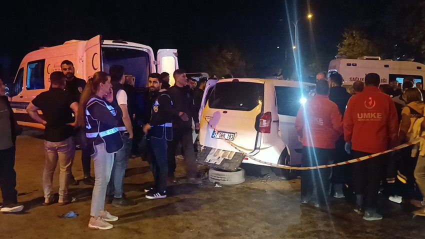 İki araç kafa kafaya çarpıştı: Çocuklar, bebekler... Çok sayıda ölü ve yaralı var - Resim: 1