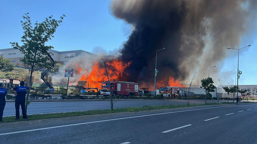 Kocaeli'deki palet fabrikasında büyük yangın - Resim: 1