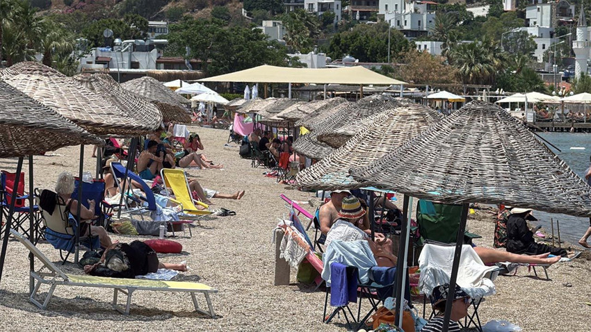 Bodrum'da bayram kalabalığı kamerada: Plajlarda boş yer kalmadı - Resim: 4