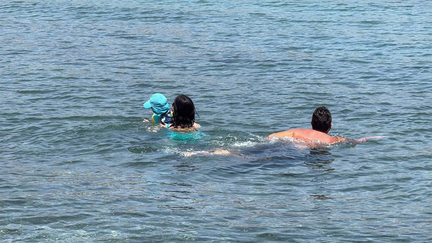 Bodrum'da bayram kalabalığı kamerada: Plajlarda boş yer kalmadı - Resim: 2