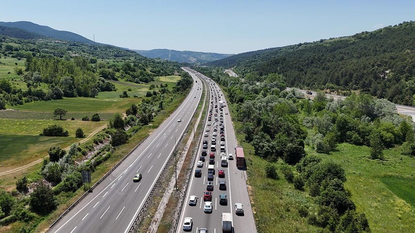 Bayram tatilinin son gününde dönüş çilesi! Trafik durma noktasına geldi - Resim: 2