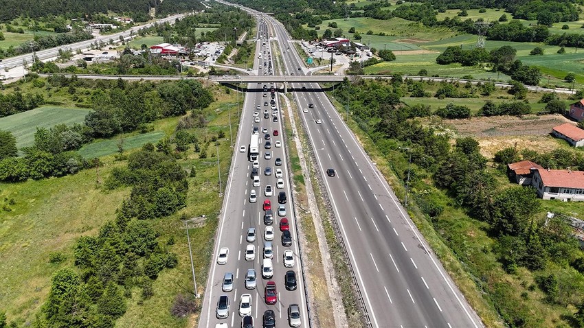 Bayram tatilinin son gününde dönüş çilesi! Trafik durma noktasına geldi - Resim: 3