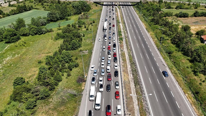 Bayram tatilinin son gününde dönüş çilesi! Trafik durma noktasına geldi - Resim: 4
