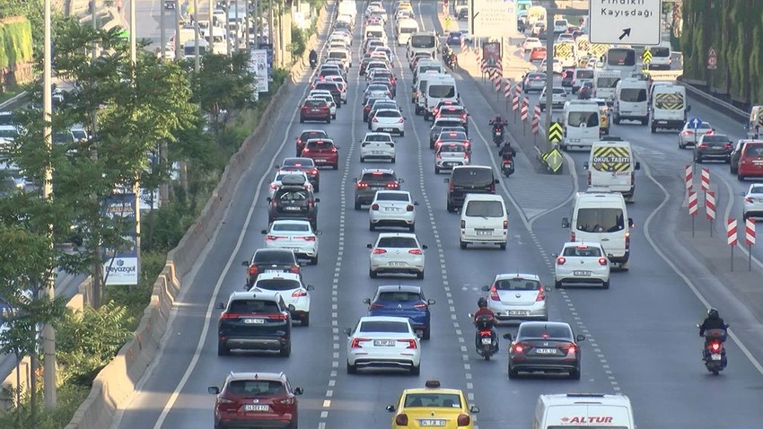 Tatilciler geri döndü; trafik durma noktasına geldi - Resim: 2