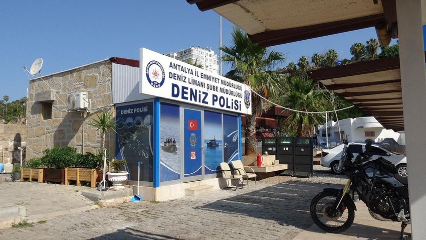 Manzara izleyen vatandaşlar denizde erkek cesedi buldu - Resim: 4