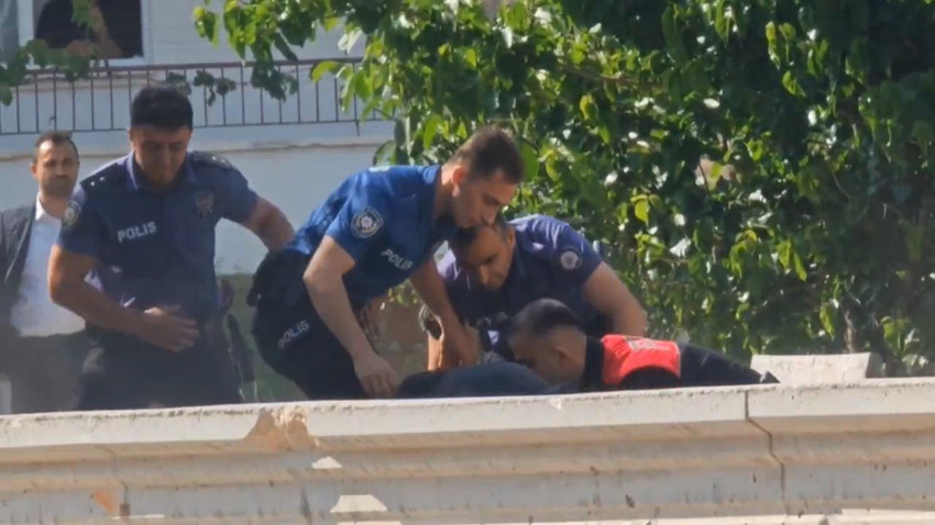 Eli silahlı kadın, erkek arkadaşının ofisinin önünde ortalığı birbirine kattı - Resim: 4