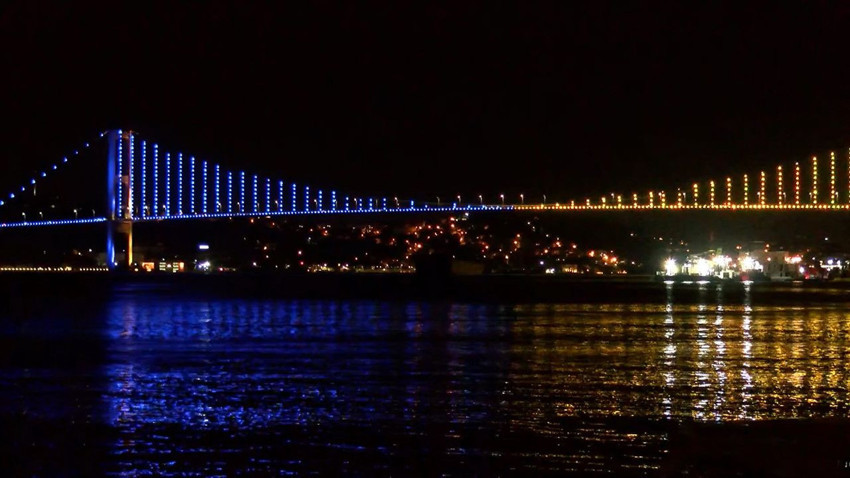 İstanbul Boğazı'ndaki köprüler, Fenerbahçe için ışıklandırıldı - Resim: 2