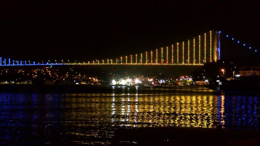 İstanbul Boğazı'ndaki köprüler, Fenerbahçe için ışıklandırıldı - Resim: 3