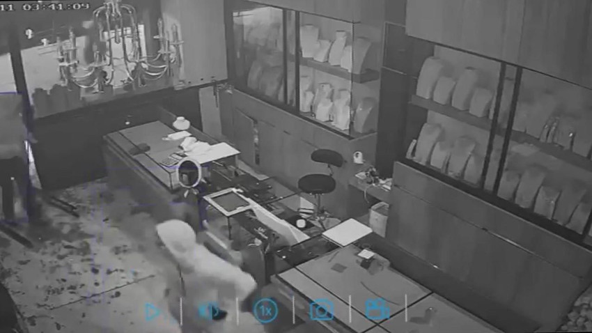 İstanbul'da film gibi soygun: 3 dakikada ne var ne yok götürdüler! - Resim: 3