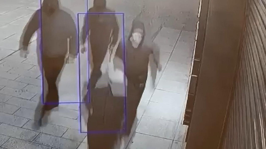 İstanbul'da film gibi soygun: 3 dakikada ne var ne yok götürdüler! - Resim: 1