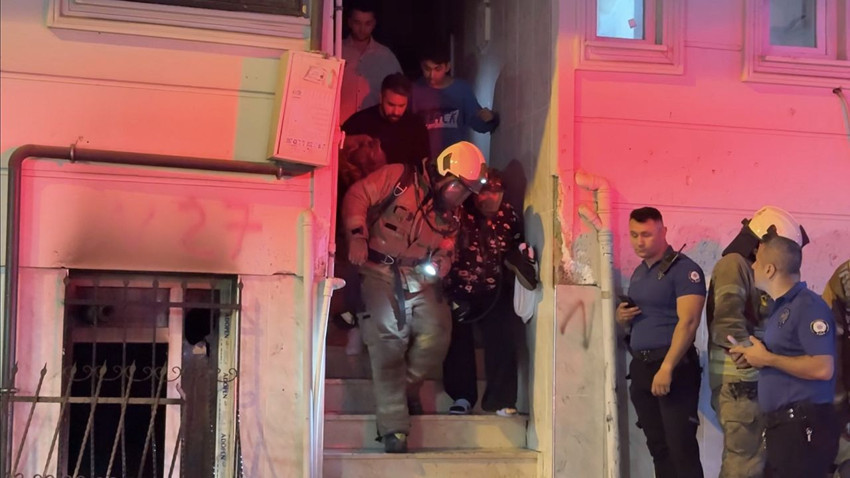 İstanbul'da büyük yangın: Dumanlar binayı sardı, gece yarısı can pazarı yaşandı! - Resim: 3