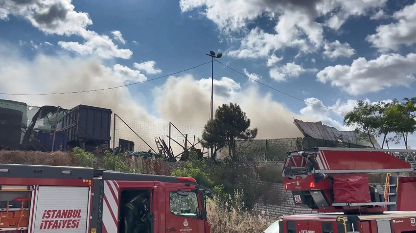 İstanbul'da geri dönüşüm tesisinde yangın! Rüzgarın etkisiyle büyüdü - Resim: 4