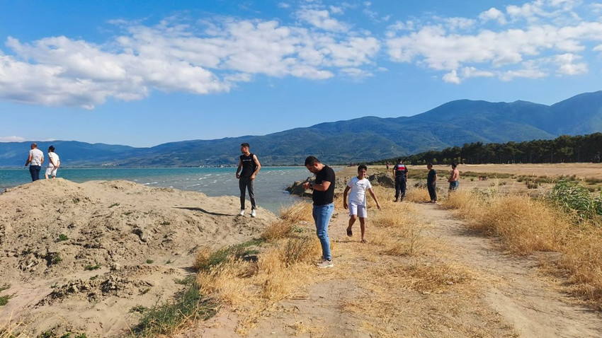 İznik gölündeki piknik kabusa dönüştü: Önce terlikleri sonra da cansız bedenleri bulundu - Resim: 1
