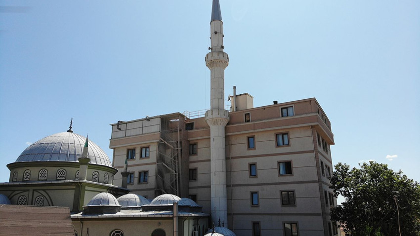 Türkiye'nin en ilginç camisi: İstanbul'da bir garip manzara! - Resim: 2