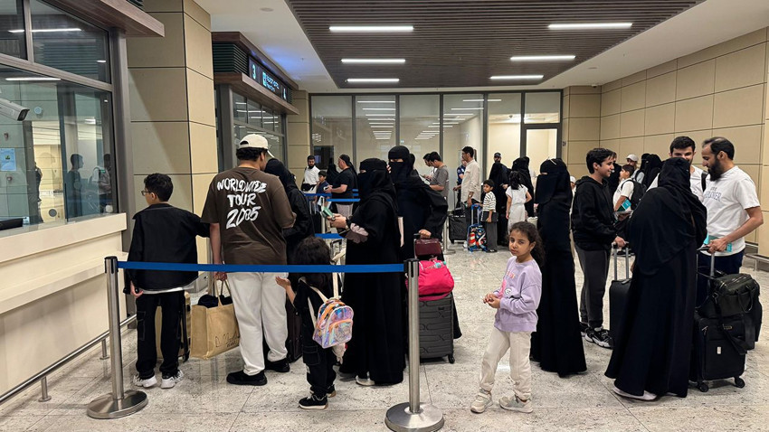 Arap turistler Rize-Artvin Havalimanı'nda çok özel törenle karşılandı - Resim: 4