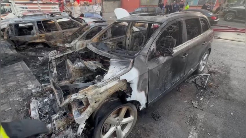 İstanbul'da sabaha karşı yangın: Çok sayıda araç yandı - Resim: 1