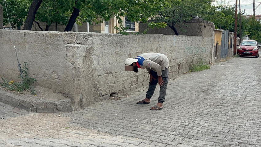 Polise yakalanacağını anlayan Suriyeli namaza durdu - Resim: 2