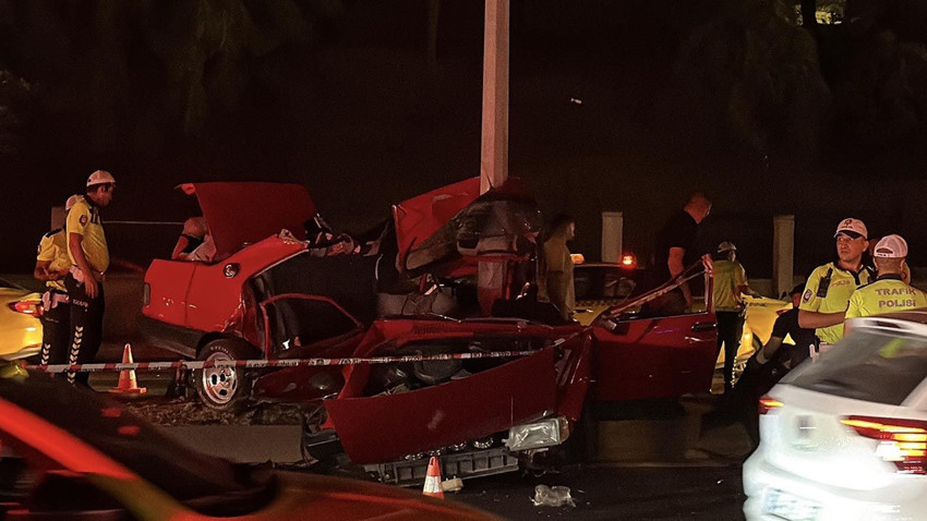 İstanbul'da dehşete düşüren kaza: Otomobil bu hale geldi! - Resim: 1