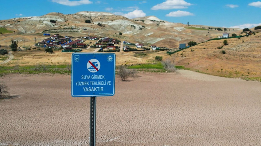 ''Suya girmek yasaktır'' tabelası var ama su yok... Nedeni kahretti! - Resim: 2