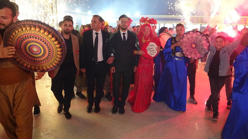 Aşiret düğününde gelin ve damada takı değil adeta bir servet takıldı - Resim: 1