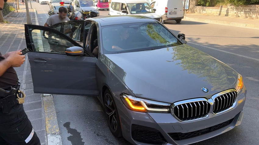 Amerika'dan getirdiği otomobille trafiğe çıkar çıkmaz kaza yaptı - Resim: 4