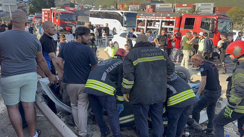 Kocaeli'de korkunç kaza: Çok sayıda ölü var - Resim: 4