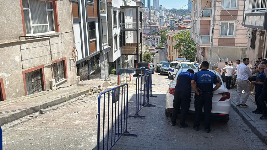 İstanbul'da korku dolu anlar: Apartmanın balkonu çöktü, facia kıl payı atlatıldı... - Resim: 2