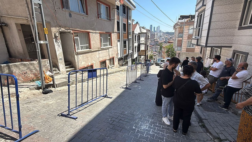 İstanbul'da korku dolu anlar: Apartmanın balkonu çöktü, facia kıl payı atlatıldı... - Resim: 3