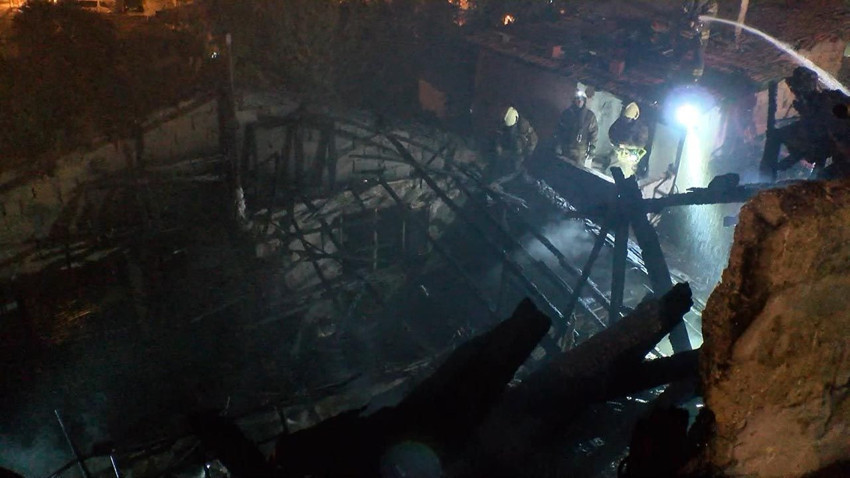 İstanbul'da gece yarısı korku dolu anlar: 4 gecekondu küle döndü - Resim: 3