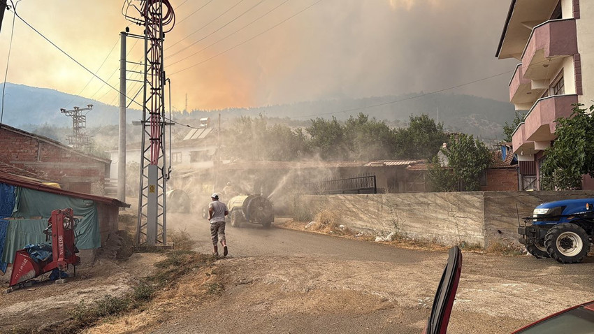 Sakarya'da orman yangını yerleşim yerlerine sıçradı; 3 ev yanarak kül oldu - Resim: 3