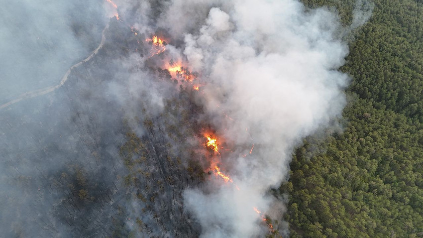 Tam 22 saatte söndürülen yangın, 1,5 saatte yeniden alevlendi, 95 ev tahliye edildi - Resim: 1