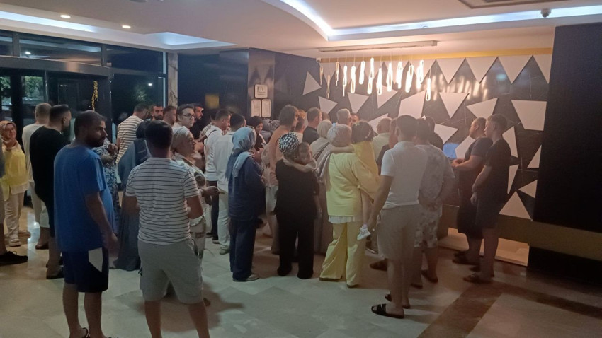 Tatil cennetimiz Bodrum'da skandal görüntüler: Tatilciler isyan edip, oteli bastı - Resim: 2