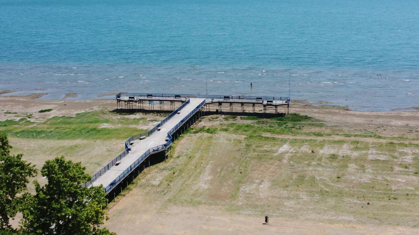 Türkiye'nin kabusu tokat gibi yüzümüze çarptı: Sular gitti, feribot iskelesi karada kaldı - Resim: 2