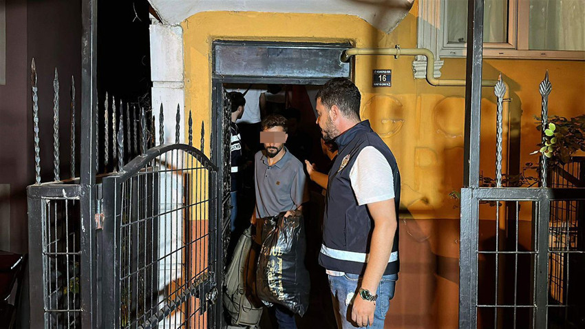 Apartmana ''kaçak'' baskını: Onlarca gözaltı var - Resim: 3