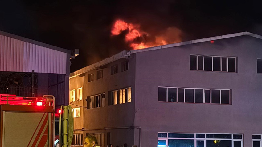 İstanbul'da büyük yangın: Gece gündüze döndü, peşpeşe patlamalar yaşandı - Resim: 2