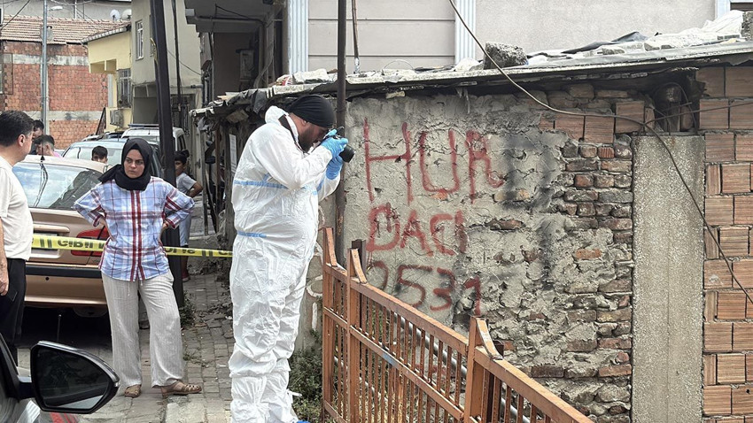 İstanbul'da vahşet! Ev arkadaşının boğazını keserek öldürdü - Resim: 1