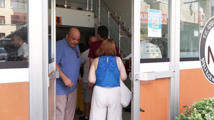 Bugün 15 lira, yarın 7 bin 438 liraya çıkacak! İşini son güne bırakanlar kuyruk oluşturdu - Resim: 3