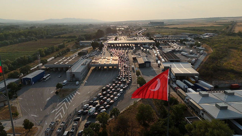 1 Euro 47 TL tatili bitti... Akın akın geldiler, akın akın gidiyorlar - Resim: 1