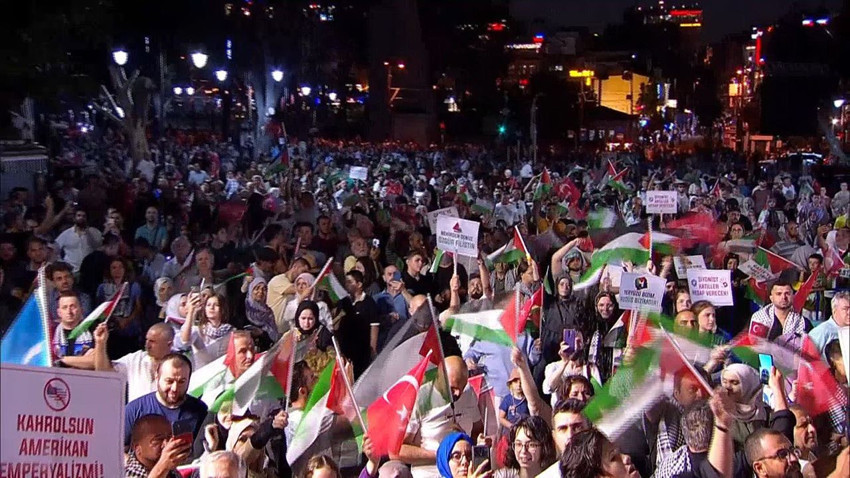 İstanbul'da geceyarısı binlerce kişilik İsrail protestosu - Resim: 2