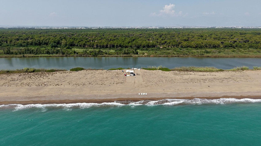 Önü deniz, arkası nehir... Türkiye'nin eşsiz, benzersiz, akıl alalmaz ''sahilkondu''su kamerada - Resim: 1