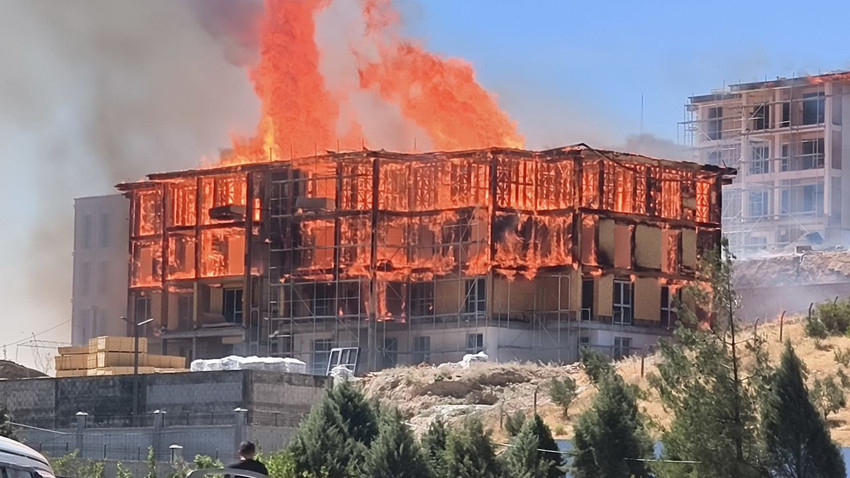 Lojman inşaatında büyük yangın - Resim: 1
